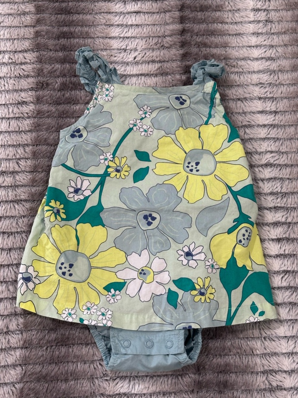 Just one you by Carters Dress
Size 18 months